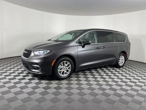 2023 Chrysler Pacifica Touring-L