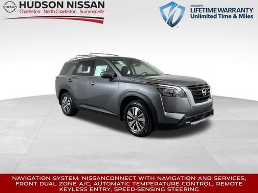 2025 Nissan Pathfinder SL