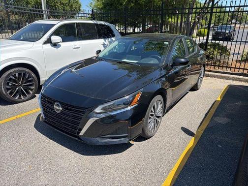 Black 2023 Nissan Altima 2.5 SV