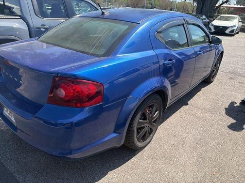 Blue Streak Pearlcoat 2013 Dodge Avenger SE