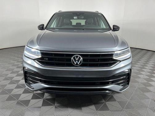 Platinum Gray Metallic 2023 Volkswagen Tiguan 2.0T SE R-Line Black