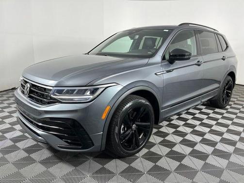 Platinum Gray Metallic 2023 Volkswagen Tiguan 2.0T SE R-Line Black