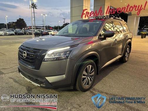 2023 Nissan Pathfinder SL