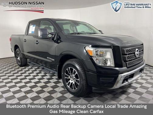 Black 2022 Nissan Titan SV