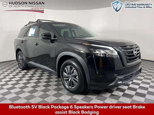2022 Nissan Pathfinder SV