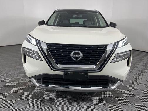 2 Tone White / Black Roof 2023 Nissan Rogue Platinum