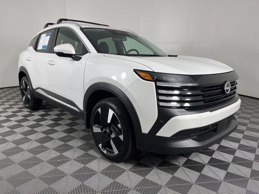 Aspen White Tri 2025 Nissan Kicks SR