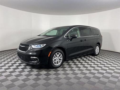 2023 Chrysler Pacifica Touring-L