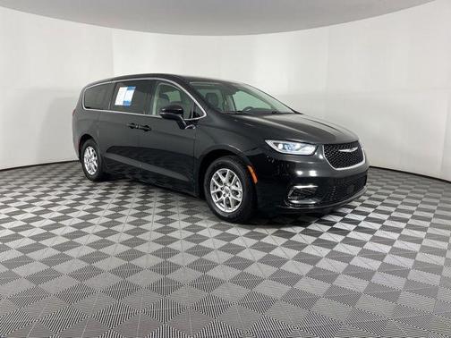 2023 Chrysler Pacifica Touring-L