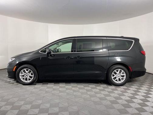 2023 Chrysler Pacifica Touring-L