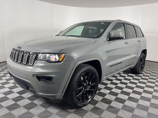 Sting Gray Clearcoat 2021 Jeep Grand Cherokee Laredo X