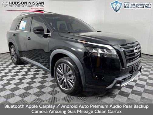 Black 2024 Nissan Pathfinder SL