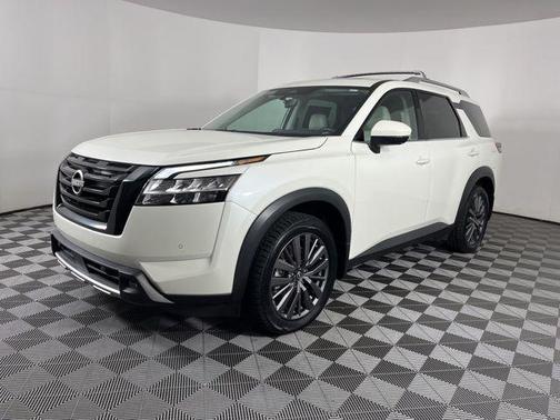 White 2023 Nissan Pathfinder SL