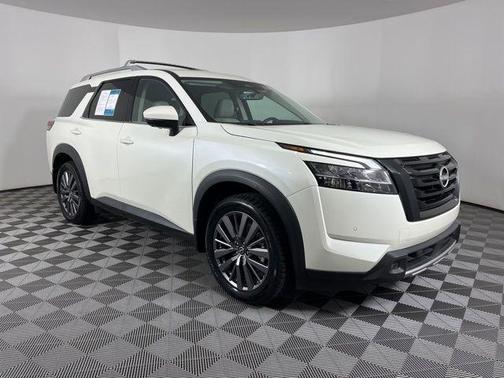 White 2023 Nissan Pathfinder SL