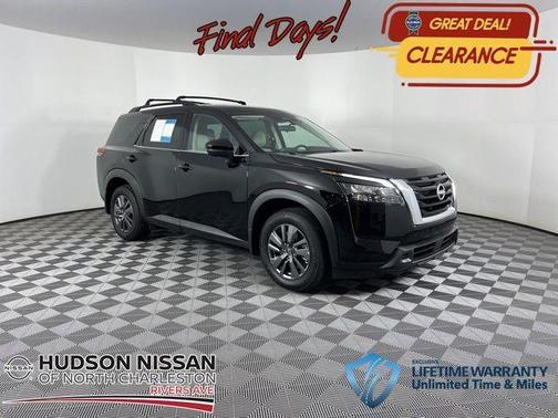 2024 Nissan Pathfinder SV