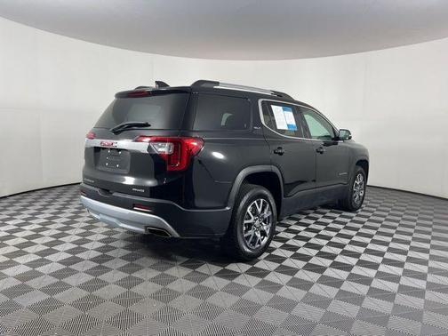 2022 GMC Acadia SLT