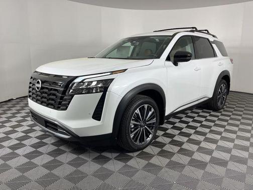 Everest White P 2026 Nissan Pathfinder Platinum