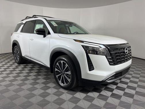 Everest White P 2026 Nissan Pathfinder Platinum