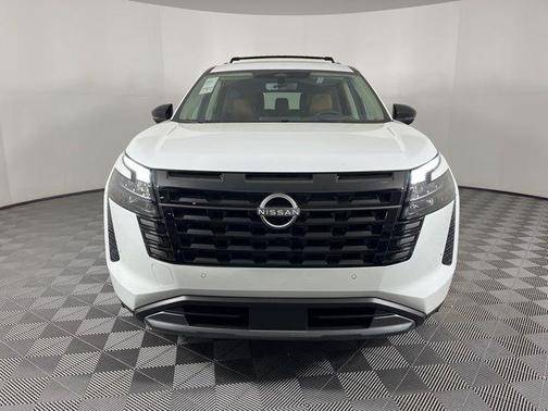 Everest White P 2026 Nissan Pathfinder Platinum