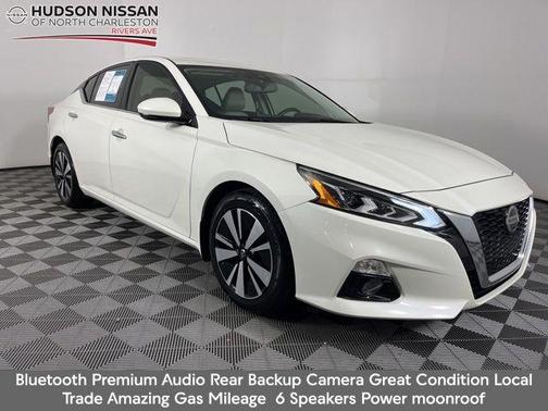 White 2019 Nissan Altima 2.5 SV