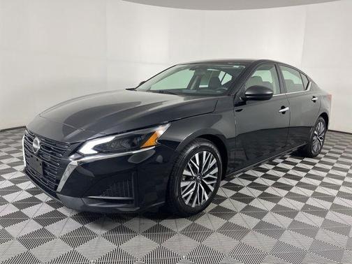 Black 2024 Nissan Altima 2.5 SV