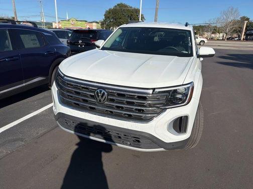 2025 Volkswagen Atlas 2.0T SE w/Technology
