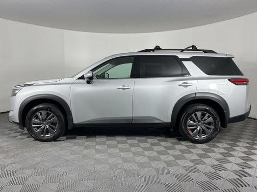 2023 Nissan Pathfinder SV