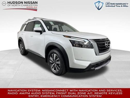 2025 Nissan Pathfinder SL