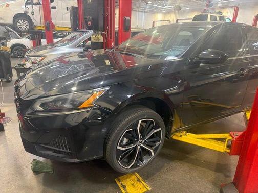Black 2023 Nissan Altima 2.5 SR