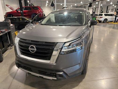 2 Tone Gun / Black Roof 2023 Nissan Pathfinder SL