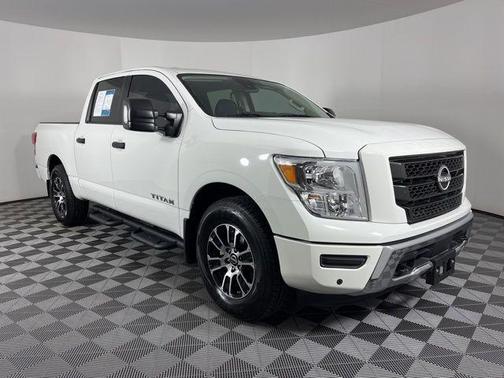 2023 Nissan Titan SV