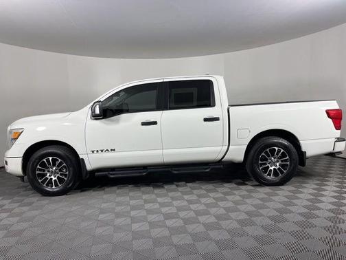 2023 Nissan Titan SV