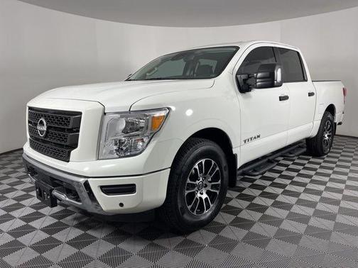 2023 Nissan Titan SV