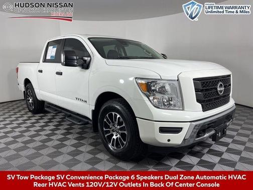 2023 Nissan Titan SV