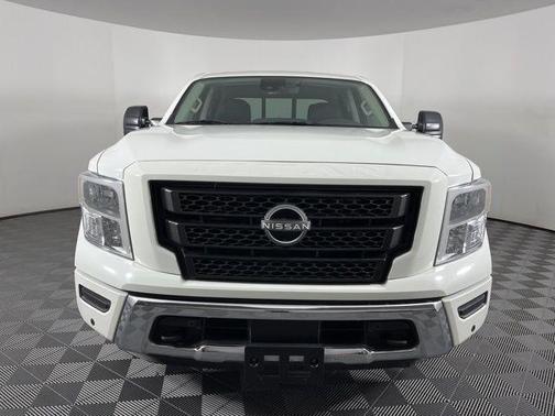 2023 Nissan Titan SV