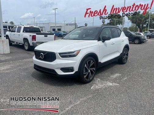 2022 Volvo XC40 T5 R-Design