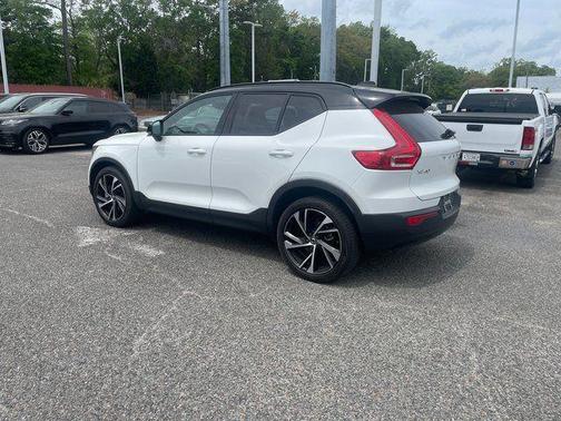 2022 Volvo XC40 T5 R-Design