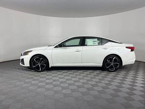 2025 Nissan Altima SR