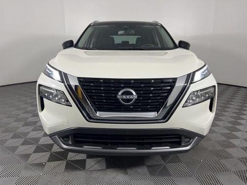 2 Tone White / Black Roof 2023 Nissan Rogue SL