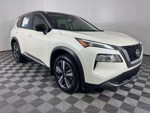 2 Tone White / Black Roof 2023 Nissan Rogue SL