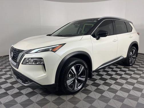 2 Tone White / Black Roof 2023 Nissan Rogue SL
