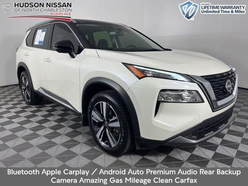 2 Tone White / Black Roof 2023 Nissan Rogue SL