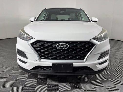 Dazzling White 2019 Hyundai TUCSON SE