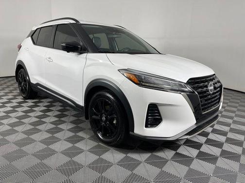 Aspen White 2024 Nissan Kicks SR