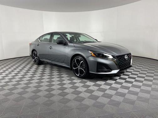 2025 Nissan Altima SR