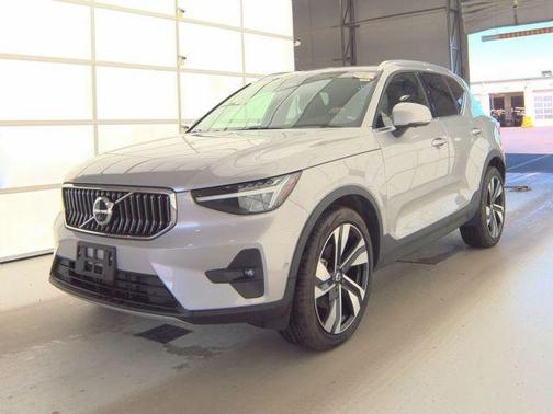 2023 Volvo XC40 B5 Plus Bright Theme