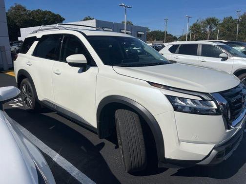 2024 Nissan Pathfinder SL
