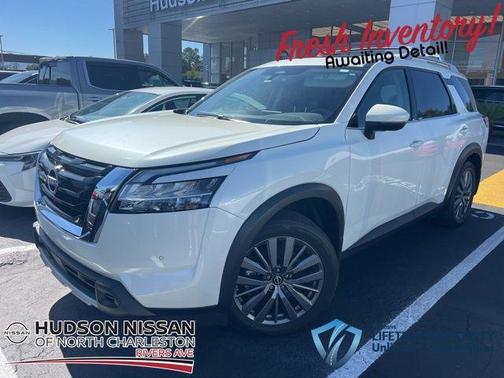 2024 Nissan Pathfinder SL