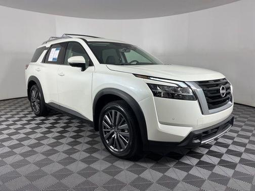 2024 Nissan Pathfinder SL