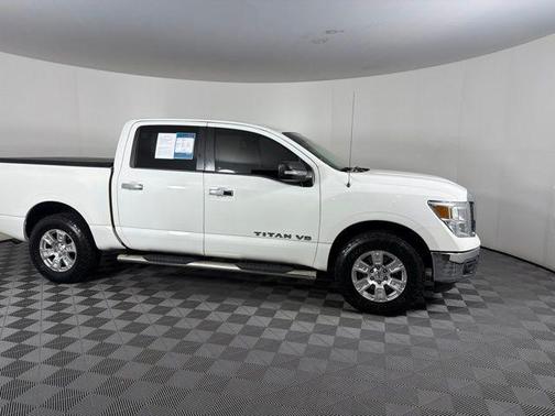 Glacier White 2018 Nissan Titan SV